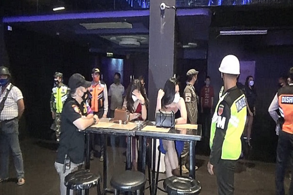 Heboh! Pesta Ulang Tahun DJ Cantik Dea Alexa di Tempat Hiburan Malam Dibubarkan Paksa
