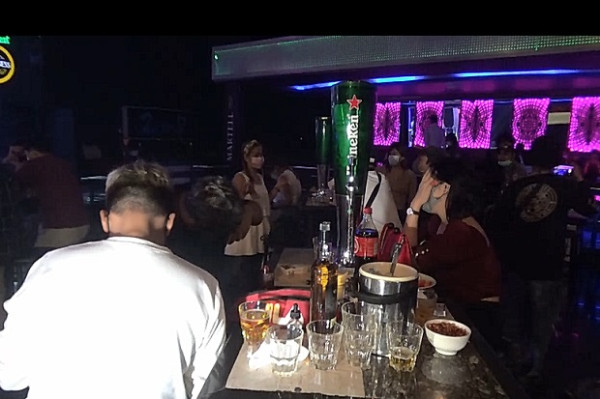 Heboh! Pesta Ulang Tahun DJ Cantik Dea Alexa di Tempat Hiburan Malam Dibubarkan Paksa