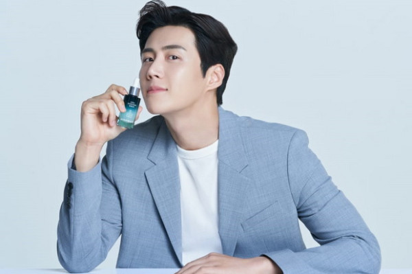 Resmi Bekerjasama dengan Everwhite, Pose Kim Seon-ho Bikin Gemas