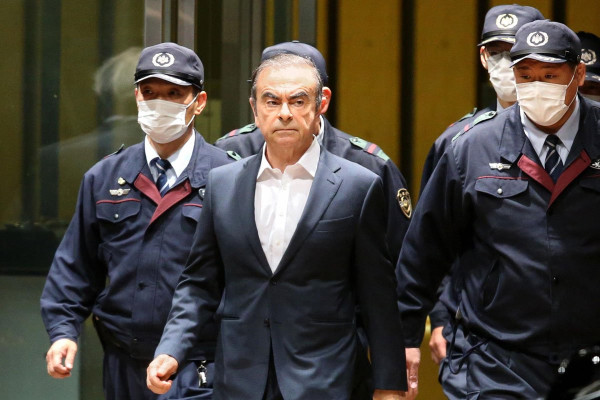 Carlos Ghosn Harus Kembalikan Gaji Mitsubishi-Nissan Rp86,5 Miliar