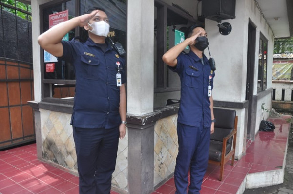 Saat Seluruh Warga Berdiri Tegak Menyanyikan Indonesia Raya di Hari Kebangkitan Nasional