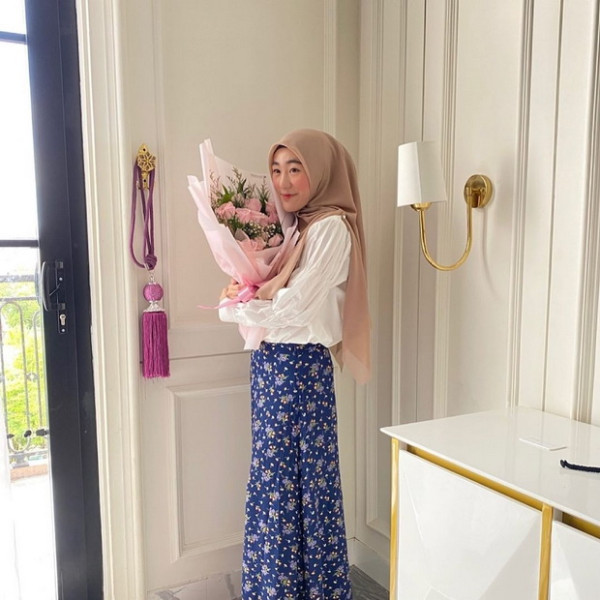 Simpel dan Menarik, Begini Padu Padan Gaya Hijab Larissa Chou
