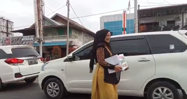 Gadis-gadis Cantik Aceh Rela Turun ke Jalan Galang Dana untuk Palestina