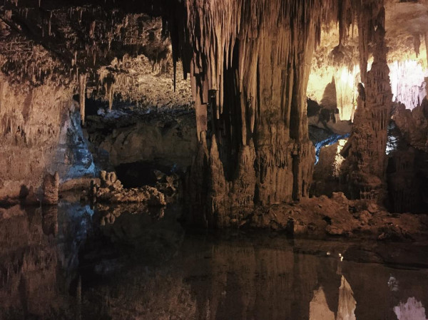 5 Gua Laut Terindah di Dunia, Ada yang Usia 2 Juta Tahun