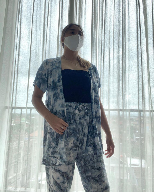 6 OOTD Ganda Putri Yulfira Barkah dan Febby Valencia Saat Tak di Lapangan