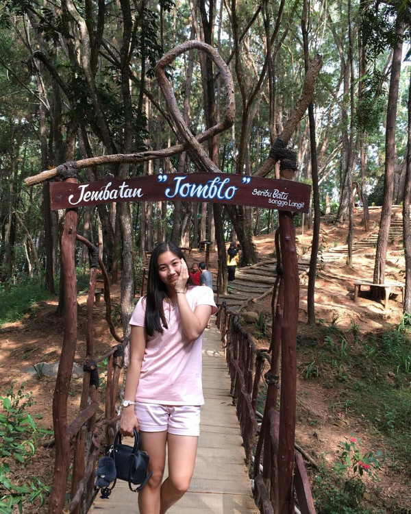 6 OOTD Ganda Putri Yulfira Barkah dan Febby Valencia Saat Tak di Lapangan