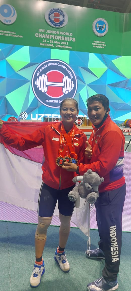 Lifter Putri Windy Cantika Rebut Emas di Kejuaraan Dunia Junior 2021
