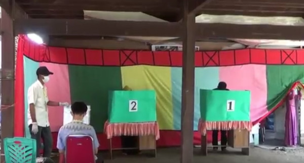 Langgar Prokes saat Pilkades, Warga Panik dan Terobos Petugas TPS