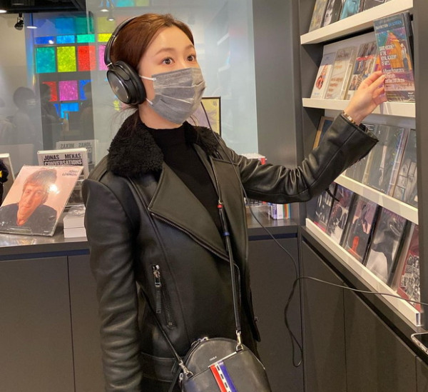Ini Dia Beberapa Gaya Modis Kekasih Lee Seung Gi, Lee Da In