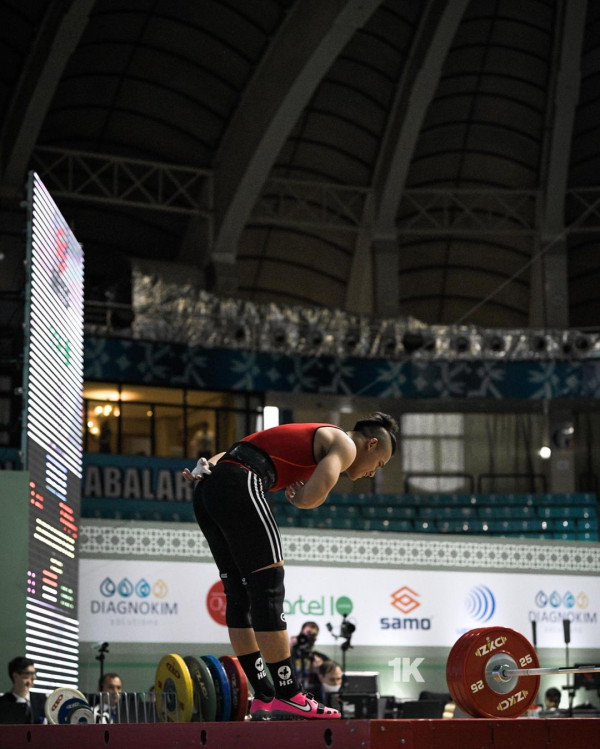 Lifter Indonesia Rizky Juniansyah Sapu Bersih Emas dan Pecahkan Tiga Rekor