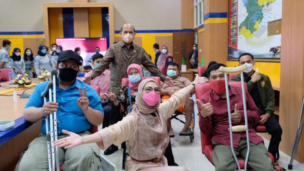 PT Jasa Raharja Gandeng Teman Disabilitas Serahkan Alat Bantu Mobilitas pada 45 Korban Kecelakaan Lalu Lintas