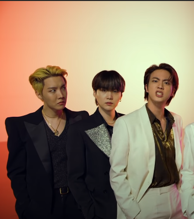 16 Adegan Kocak di Latar Video Musik BTS 'Butter' Hotter Remix