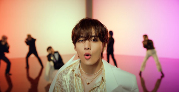 16 Adegan Kocak di Latar Video Musik BTS 'Butter' Hotter Remix