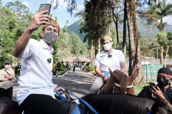Menparekraf Sandiaga dan Raffi Ahmad Kunjungi Desa Wisata Tugu Selatan
