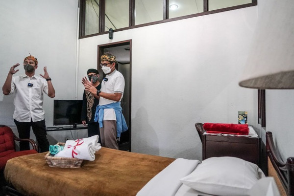 Menparekraf Sandiaga dan Raffi Ahmad Kunjungi Desa Wisata Tugu Selatan