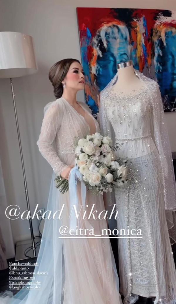 Baju Hingga Selop Pengantin Ifan-Citra Bertabur Kristal