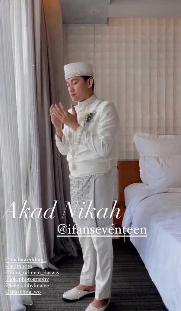 Baju Hingga Selop Pengantin Ifan-Citra Bertabur Kristal