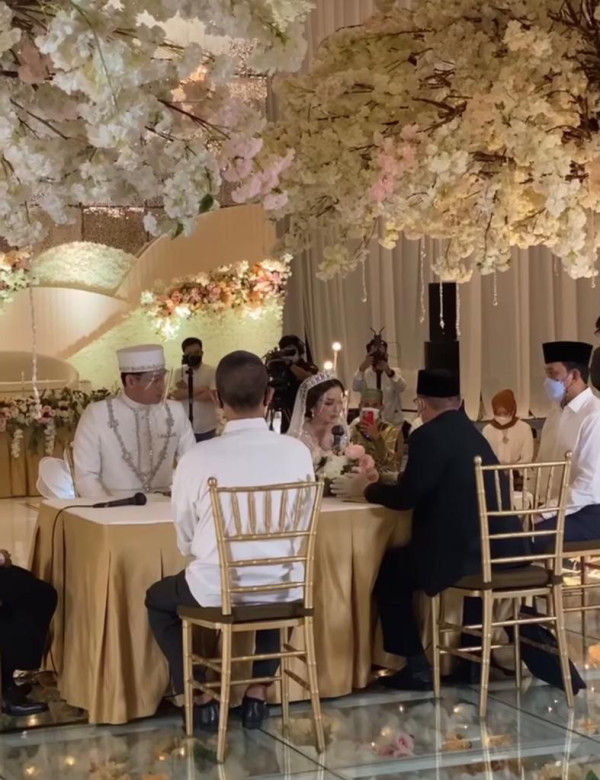 Romantisnya Dekorasi Pernikahan Ifan Seventeen dan Citra Monica
