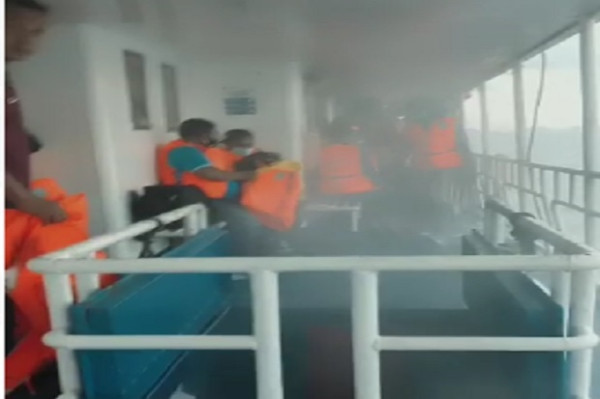 Dramatis Penyelamatan 181 Penumpang KM Karya Indah yang Terbakar di Perairan Kepulauan Sula