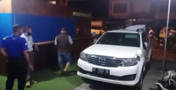 Mobil Anak Gubernur Sultra Dirusak Sekelompok OTK