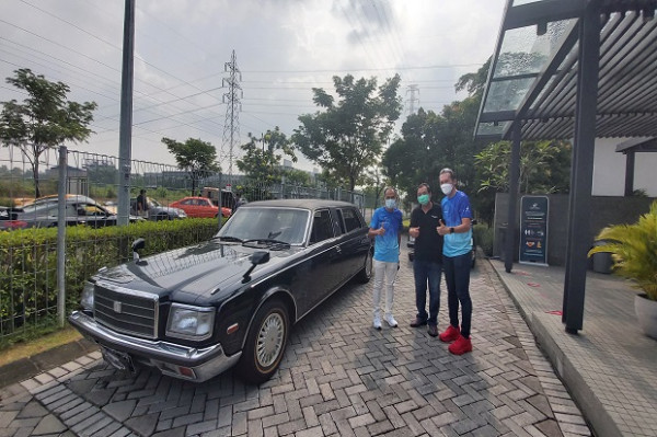 Keseruan Mobil-mobil Klasik Saat Adu Cantik Mengelilingi Kota Pahlawan
