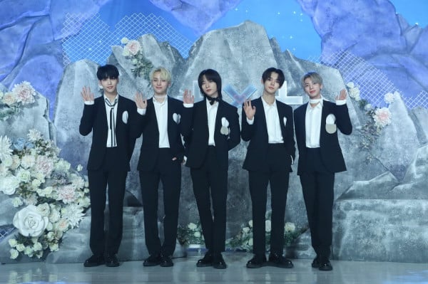 Makna Lagu TXT '0X1=LOVESONG (I Know I Love You)', Liriknya Terinspirasi Serial Psikopat