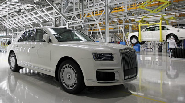 Sedan Mewah Vladimir Putin yang Tantang Rolls-Royce Mulai Diproduksi