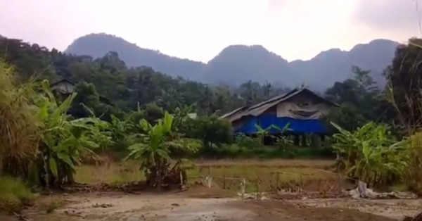Cirebon Gempar, Kawah Mengeluarkan Lumpur Berbau Blerang dan Gas