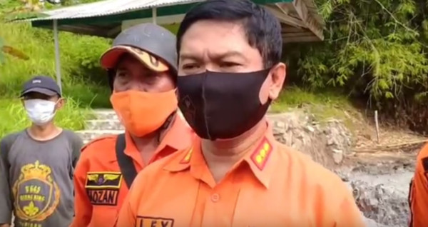 Cirebon Gempar, Kawah Mengeluarkan Lumpur Berbau Blerang dan Gas