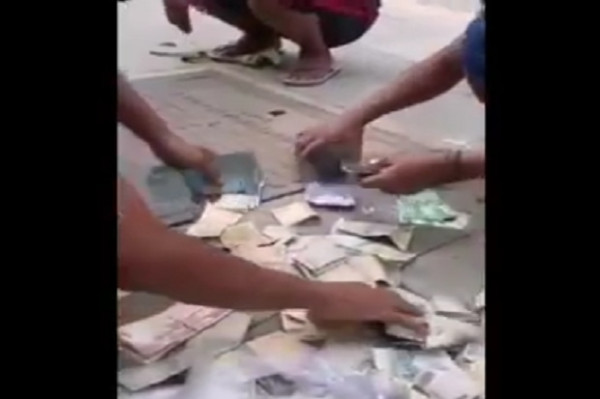 Geger! Seorang Tunawisma di Sidoarjo Bawa Uang Tunai Rp6 juta di Karung Sampah