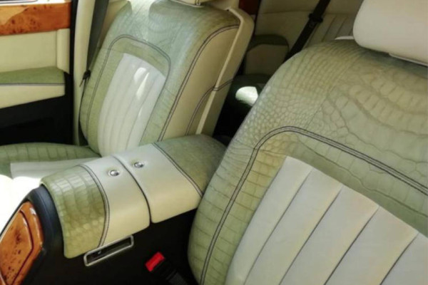 Polisi Italia Sita Rolls-Royce karena Interior dari Kulit Buaya