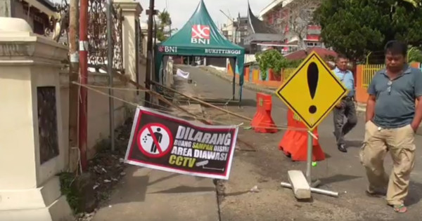 Mobil Bawa Sampah dan Buang Sembarangan Viral, Pelaku Jadi Buronan Warga