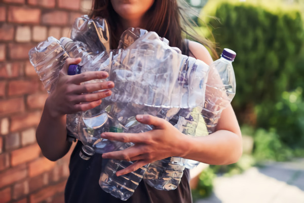 Suka Minum dari Botol Plastik? Ini Bahayanya yang Harus Diketahui