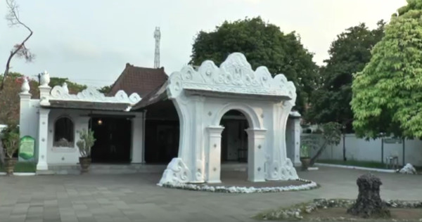 Legenda Buaya Putih di Keraton Kasepuhan, Anak Sultan Dikutuk Gegara Rebahan Usai Makan