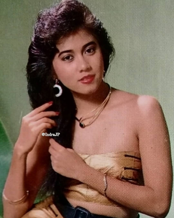 5 Potret Artis yang Dijuluki Bom Seks, Nomor 4 Menggoda Banget