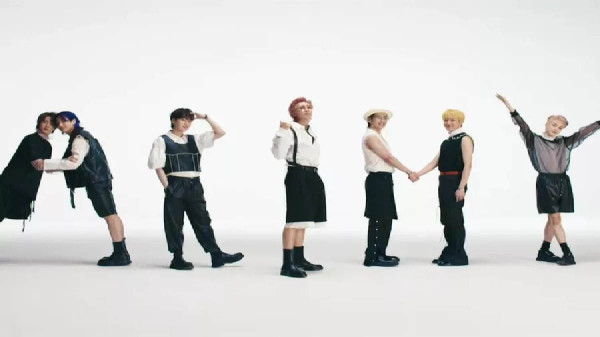 'Dynamite' atau 'Butter', Mana Lagu BTS yang Bakal Lebih 'Legend'?