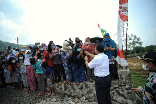 Anies Panen Raya Bersama Bupati Sumedang: Terima Kasih Para Petani Sudah Bantu Warga Jakarta