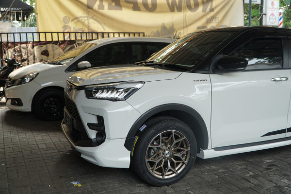Cermati, Cara Cerdas Bikin Toyota Raize dan Daihatsu Rocky Makin Ganteng