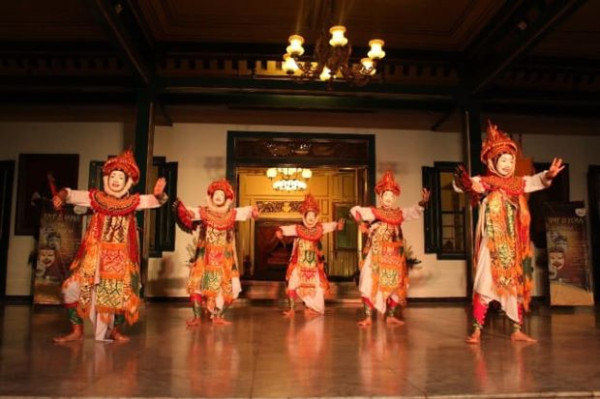 Dibuka Hari Ini, Festival Topeng Internasional Bidik 20.000 Penonton