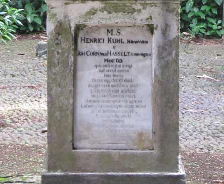 Makam Kuno Belanda di Kebun Raya Bogor, Misteri Dua Nama dalam Satu Nisan