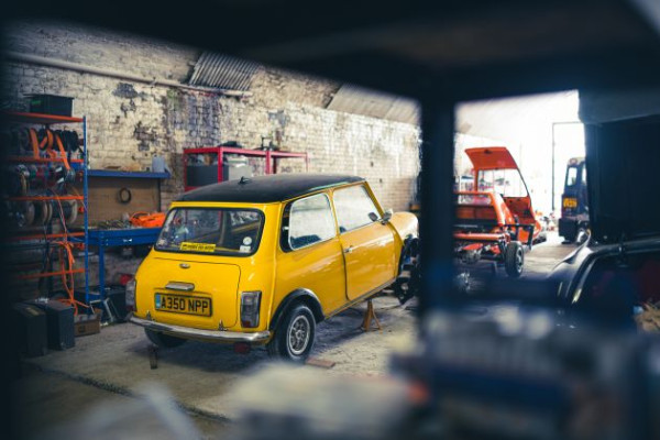 Keren, MINI Klasik dengan Jantung Bekas Milik Nissan Leaf