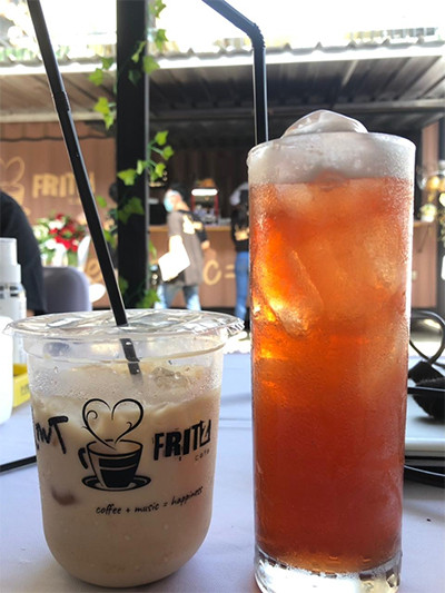 Nongkrong Asyik di Kafe Outdoor sambil Nikmati Live Music