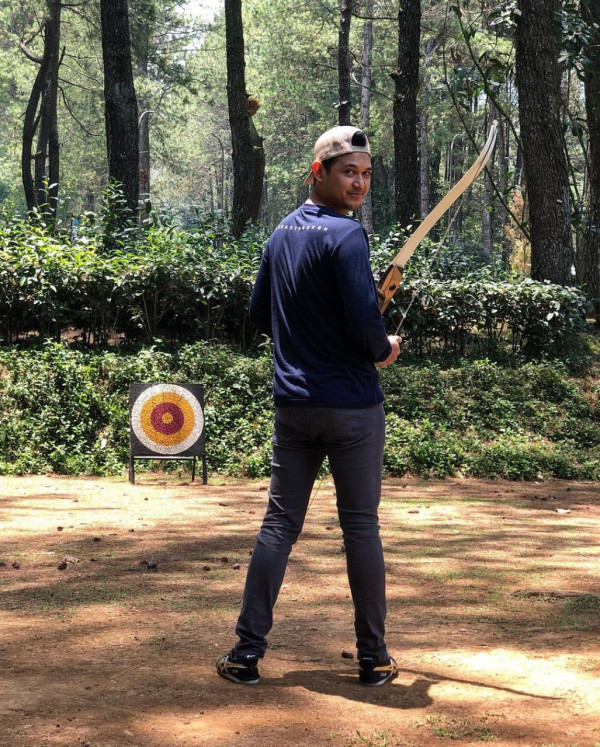 7 Artis Lokal dan Luar Negeri yang Kuliah Jurusan Sastra