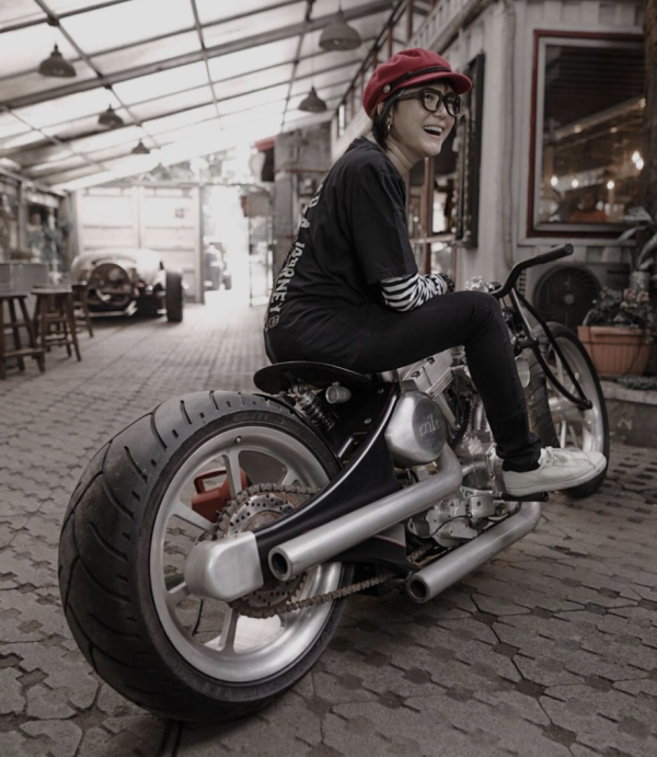 Bikin Minder, Ini Deretan Artis Cantik Penyuka Motor Gede