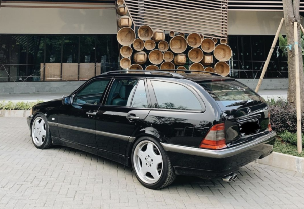 Lagi Ngetren, Ini Koleksi Mobil Station Wagon Selebriti Indonesia