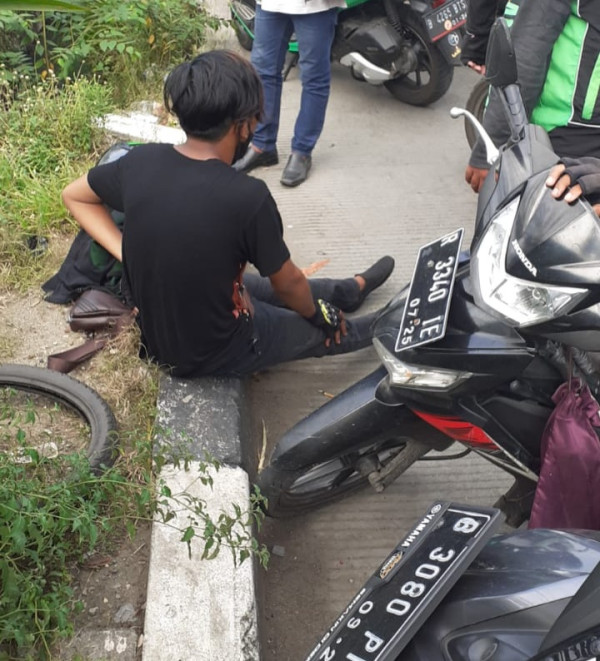Truk Terlibat Kecelakaan dengan Sejumlah Motor di Jalan Daan Mogot