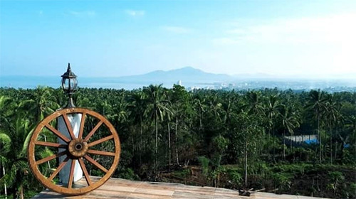 Menikmati Panorama Cantik Teluk Manado dari Puncak De Corlano