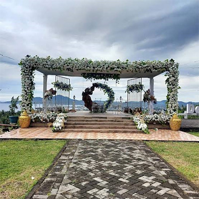 Menikmati Panorama Cantik Teluk Manado dari Puncak De Corlano