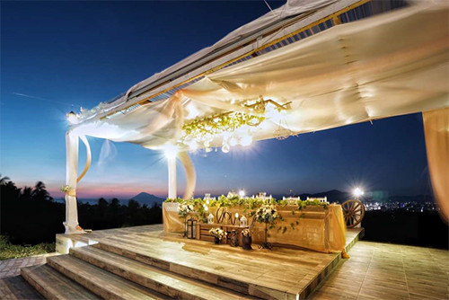 Menikmati Panorama Cantik Teluk Manado dari Puncak De Corlano