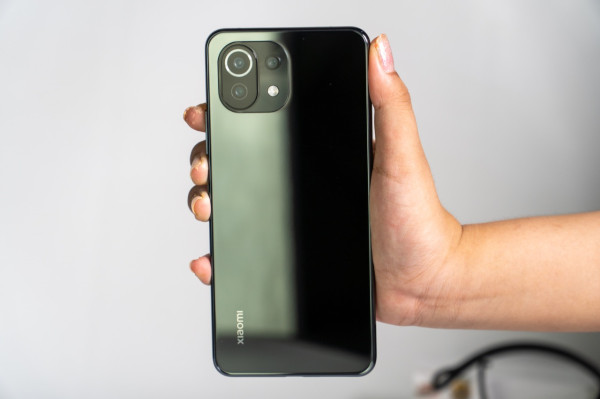 Xiaomi Kenalkan Mi 11 Lite, Ponsel Tertipis di Indonesia